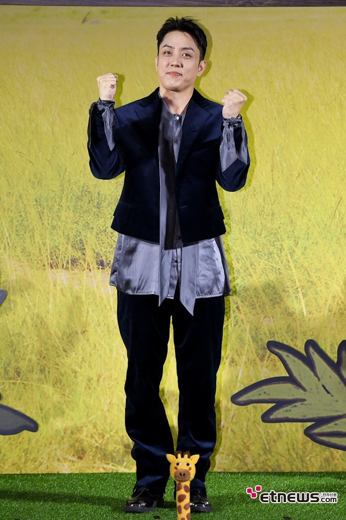 [ET포토] 은지원, '스타일시한 셔츠 레이어드'