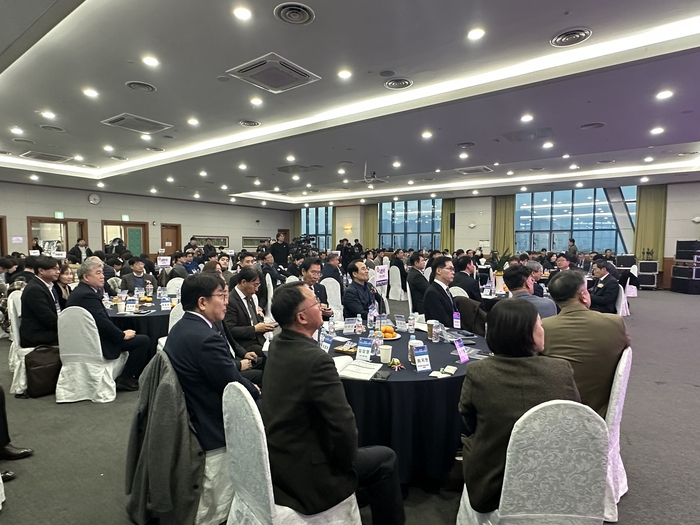 25일 광주테크노파크 12층 대연회장에서 '2025 광주·전남 과학기술인의 밤' 및 '인공지능(AI)빅데이터·기후환경에너지 혁신 포럼'이 성대하게 열렸다.