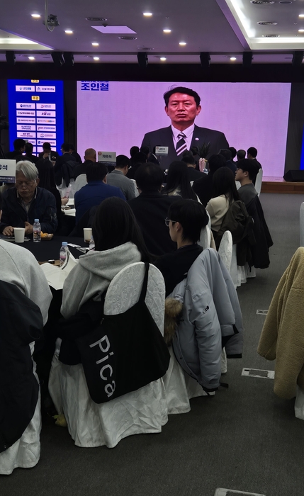 조인철 더불어민주당 국회의원이 25일 광주테크노파크 12층 대연회장에서 열린 '2025 광주·전남 과학기술인의 밤' 및 '인공지능(AI)빅데이터·기후환경에너지 혁신 포럼'에서 영상 축하 인사를 하고 있다.