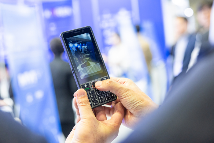 시각장애인 전용 AI 스마트 단말기'M-BLUE'