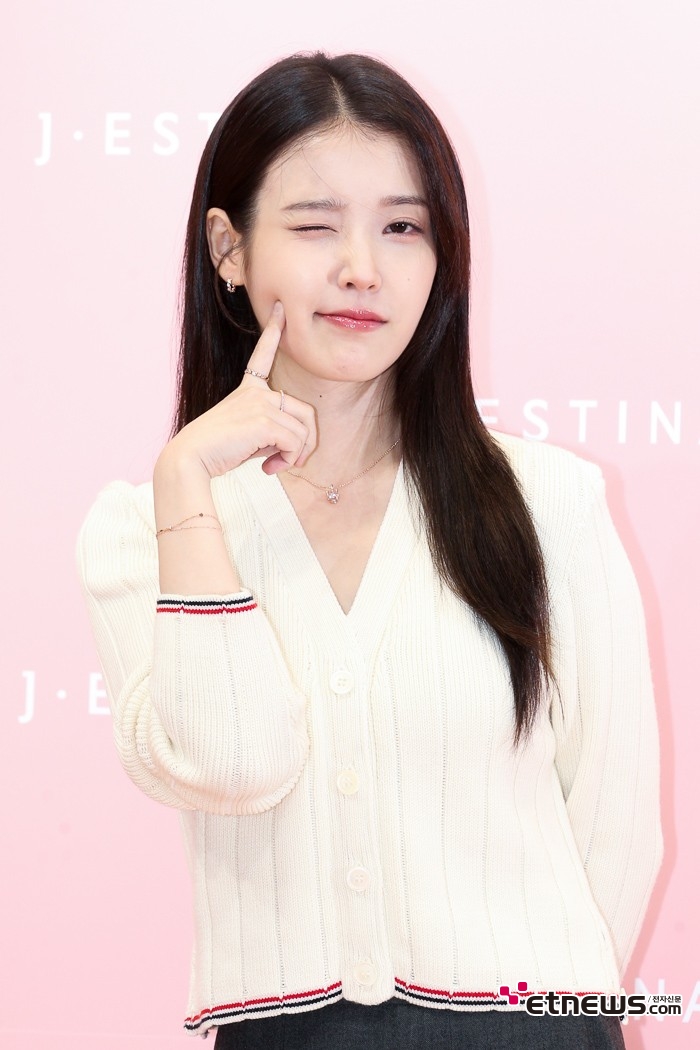 [ET포토] 아이유의 윙크 볼콕