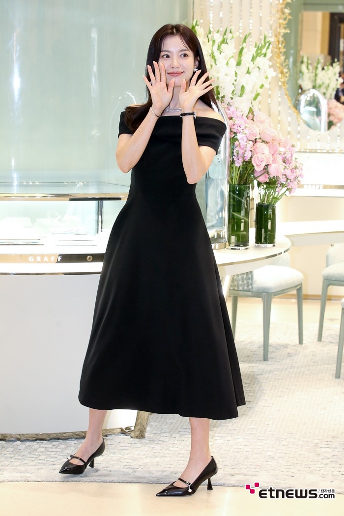 [ET포토] 한효주, '작별 인사도 스위트하게'