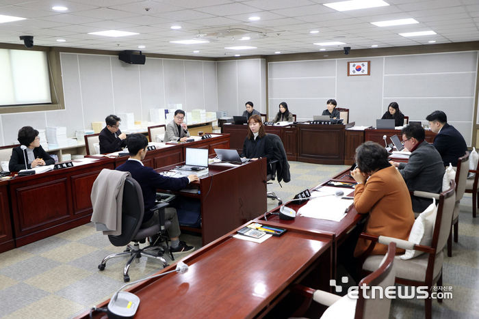 수원시의회가 26일 문화관광체육국 소관 부서를 대상으로 행정사무감사를 실시했다.