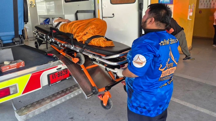 지난 23일 화장당할 위기에 놓였던 태국 여성 촌티랏 사꿀꾸(65). 사진=wat rat prakhong tham 캡처