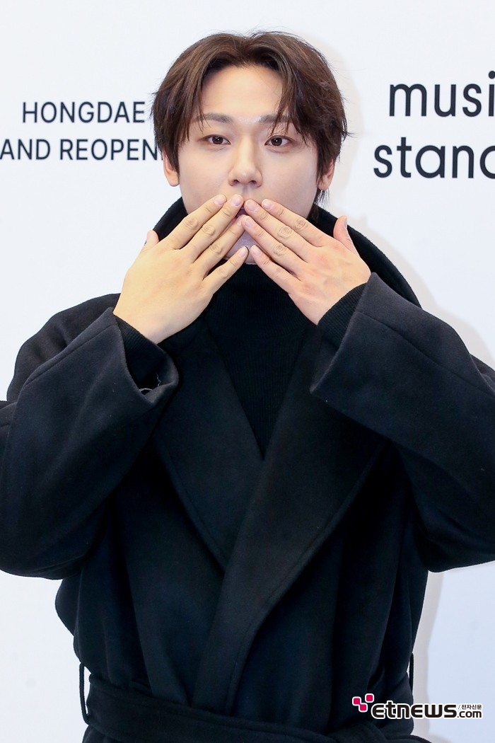 [ET포토] 이도현, '뜨거운 손키스'