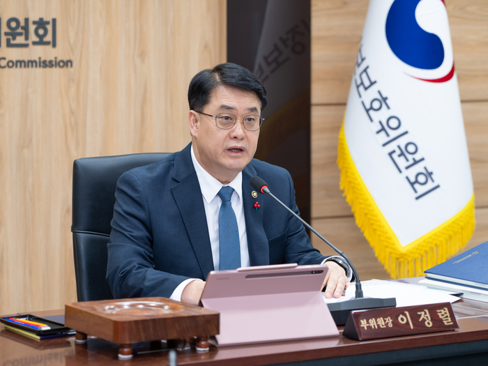 이정렬 개인정보보호위원회 부위원장이 지난 26일 오후 서울 종로구 정부서울청사에서 열린 전체회의에서 모두말씀을 하고 있다.(개인정보보호위원회 제공)