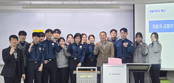 상명대 서울캠퍼스 글로벌경영학과 반주일 교수가 25일 경찰대학에서 '자동차 급발진 주요 쟁점 및 시사점'을 주제로 특강을 진행했다.(사진=상명대)