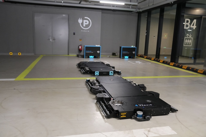 HL만도의 자율주행 주차 로봇 '파키' / HL만도
