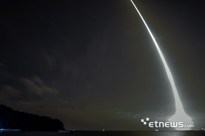 [포토] 밤하늘 가르며 우주로 향하는 누리호