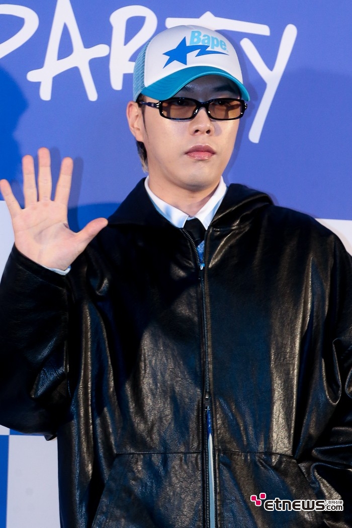 [ET포토] 비와이, '편안하게 손인사'