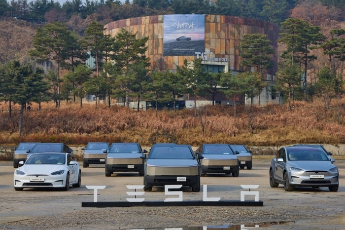 테슬라, 사이버트럭 韓 상륙…FSD 기능도 도입