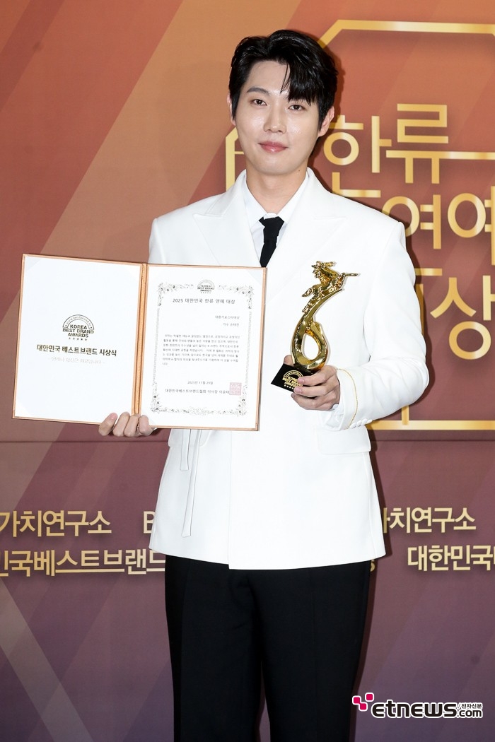 [ET포토] 손태진, '대중가요스타대상 수상'