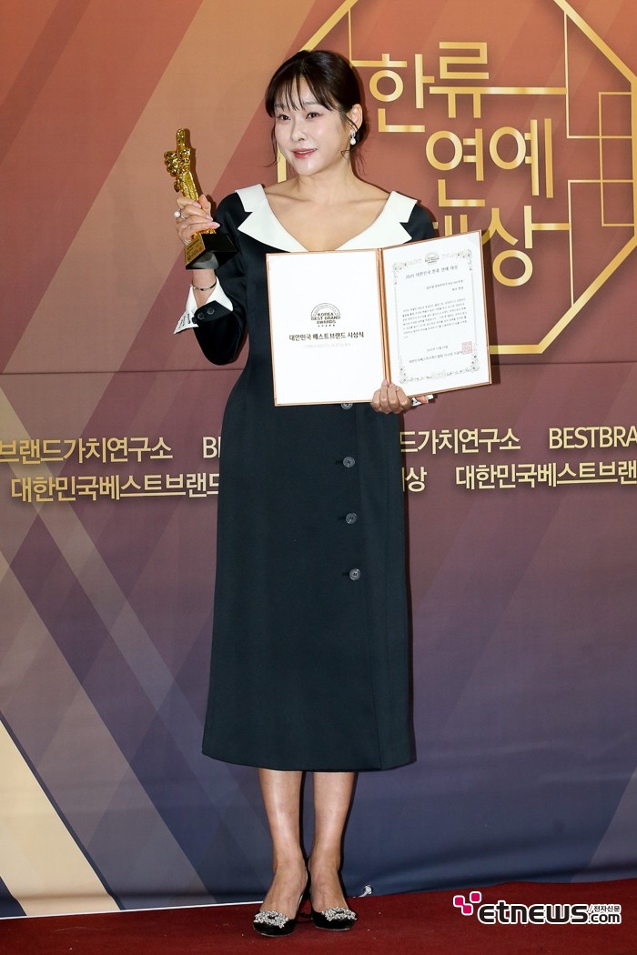 [ET포토] 현영, 'MC부문 글로벌콘텐츠대상 수상'