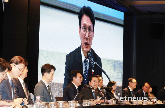 [포토] 인사말 하는 김민석 총리