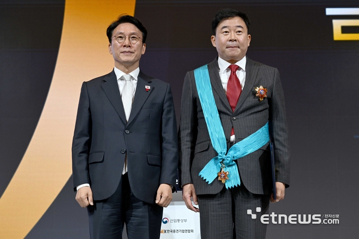 [포토] 중견기업인의날 금탑산업훈장에 오상헬스케어