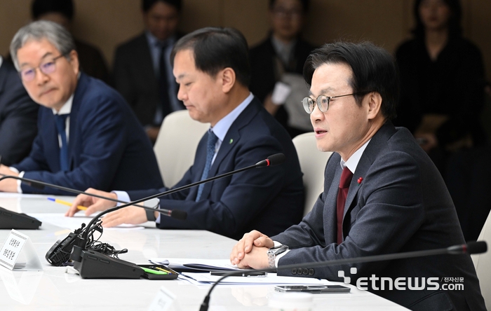 [포토] 모두발언하는 김정관 산업통상부 장관