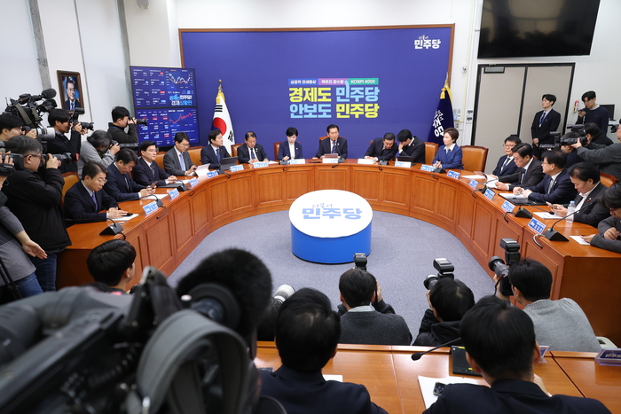 더불어민주당 정청래 대표가 1일 서울 여의도 국회에서 열린 최고위원회의에서 발언하고 있다. 연합뉴스