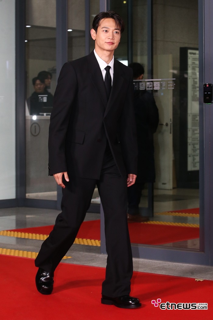 [ET포토] 샤이니 민호, '겨울 바람을 가르며'