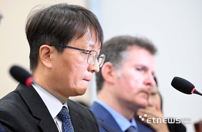 [포토] 생각에 잠긴 박대준 쿠팡 대표