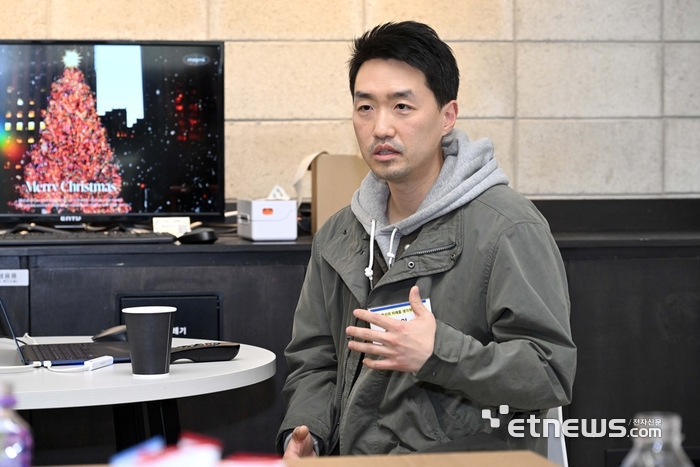 2025년 11월 정보통신 미래모임이 25일 서울 마포구 마운드미디어에서 열렸다. 신동익 마운드미디어 대표가 'K-Culture와의 효율적인 협업 방식'을 주제로 발표하고 있다. 김민수기자 mskim@etnews.com