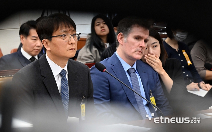 [포토] 국회 과방위 현안질의 출석한 쿠팡