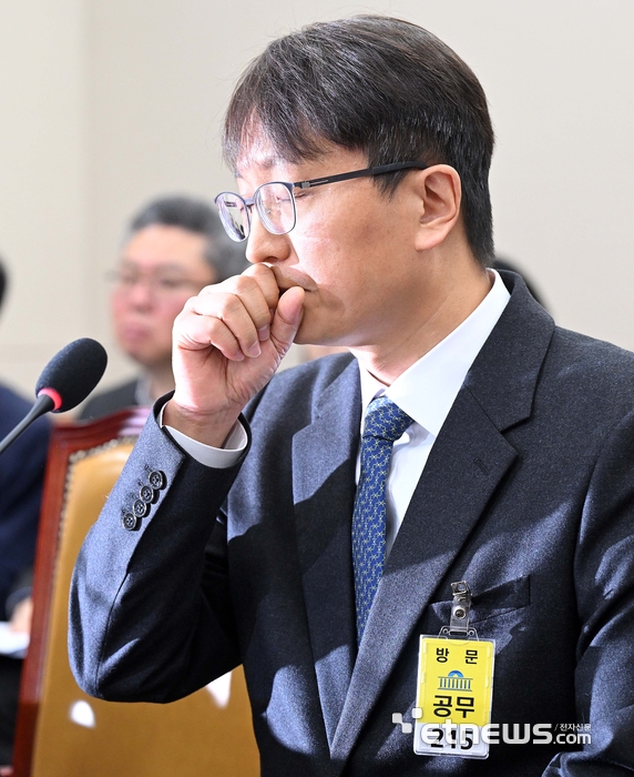 [포토] 기침하는 박대준 쿠팡 대표