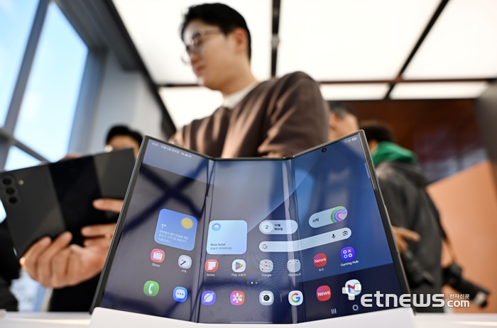[포토] 두번 접는 갤럭시 Z 트라이폴드