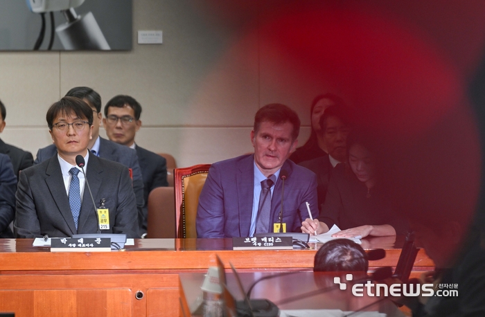 [포토] 답변하는 브랫 매티스 쿠팡 CISO