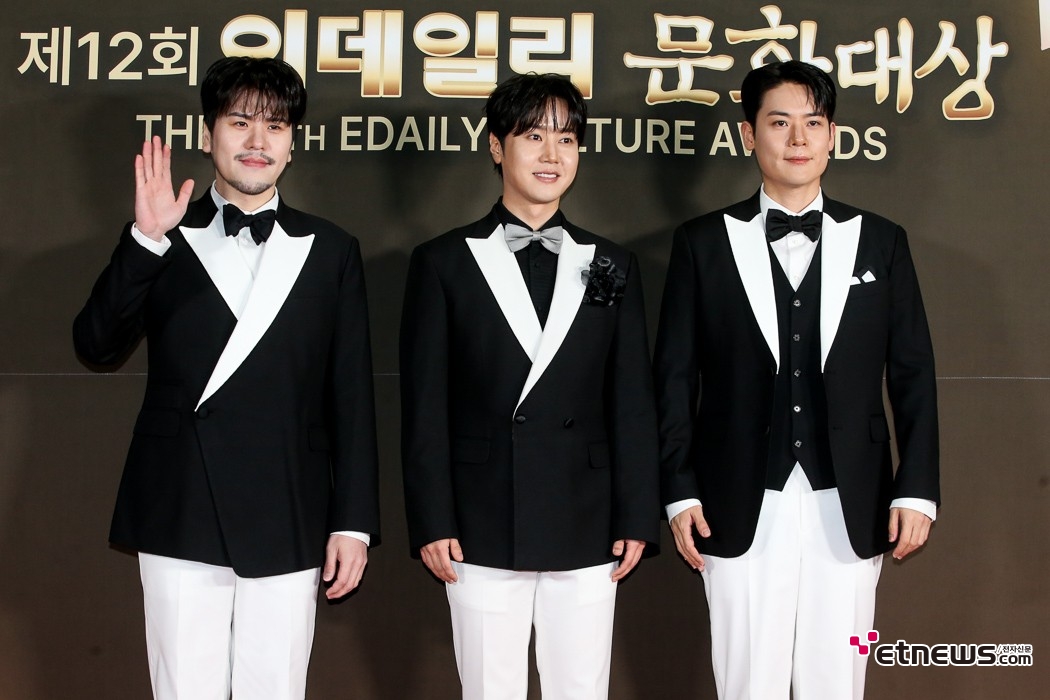 [ET포토] 라포엠, '근사한 턱시도로 깔맞춤'