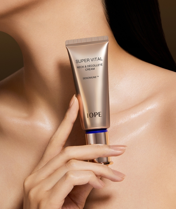 아이오페, '슈퍼바이탈 넥 앤 데콜테 크림' 출시…목·쇄골 전용 안티에이징