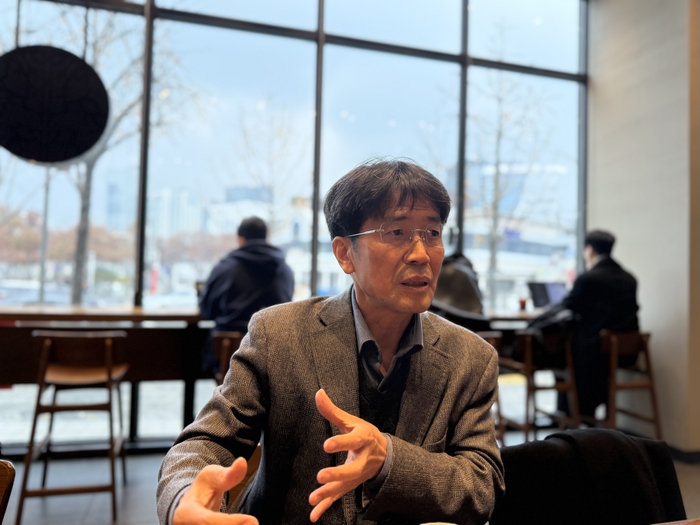 [에듀플러스]강동진 영남대 교수, "자격증은 수명 다했다...디지털 배지... - 뉴스 썸네일 이미지