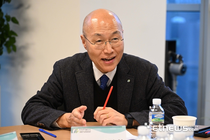 기후테크 정책·산업 관련 전문가 좌담회가 3일 서울 여의도 국가녹색기술연구소에서 열렸다. 이상협 국가녹색기술연구소장이 발언하고 있다. 김민수기자 mskim@etnews.com