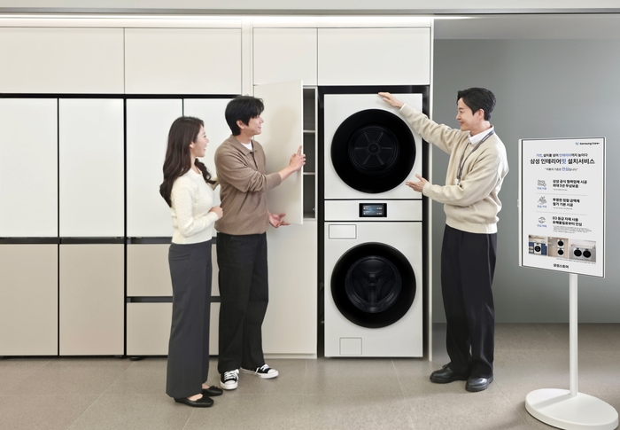 삼성전자가 고객이 새롭게 구매하거나 보유한 가전에 맞춰 기존 가구장 철거부터 시공, 제품 설치까지 한번에 제공하는 '삼성 인테리어핏 설치서비스'를 운영한다.