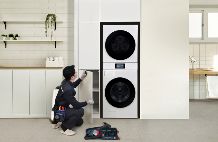 삼성전자가 고객이 새롭게 구매하거나 보유한 가전에 맞춰 기존 가구장 철거부터 시공, 제품 설치까지 한번에 제공하는 '삼성 인테리어핏 설치서비스'를 운영한다.