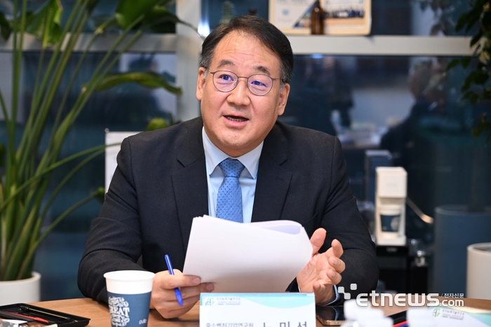 기후테크 정책·산업 관련 전문가 좌담회가 3일 서울 여의도 국가녹색기술연구소에서 열렸다. 노민선 중소벤처기업연구원 실장이 발언하고 있다. 김민수기자 mskim@etnews.com