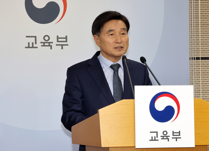 2026학년도 수능 채점결과 발표
(세종=연합뉴스) 배재만 기자 = 오승걸 한국교육과정평가원장이 4일 정부세종청사 교육부 브리핑실에서 2026학년도 대학수학능력시험 채점 결과와 관련 총평을 하고 있다. 2025.12.4
scoop@yna.co.kr
(끝)