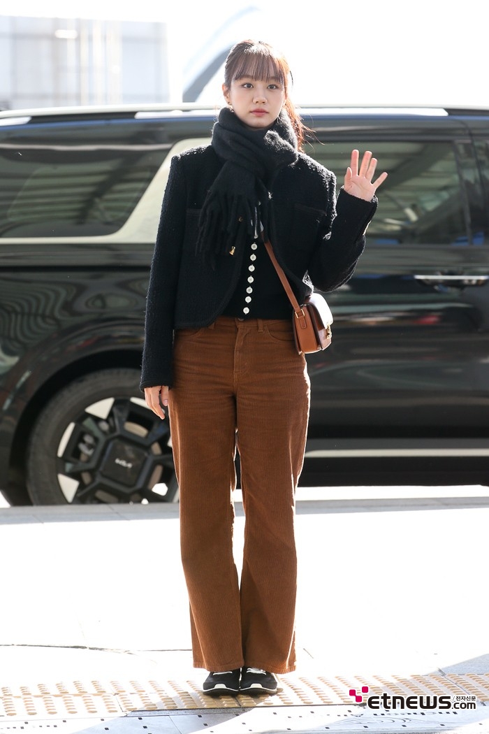[ET포토] 혜리, '팬츠와 백 칼라 깔맞춤'