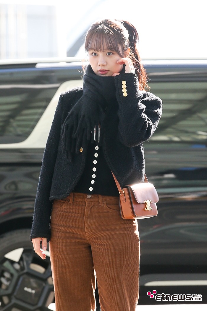 [ET포토] 혜리, '시크하게 하트 인사'