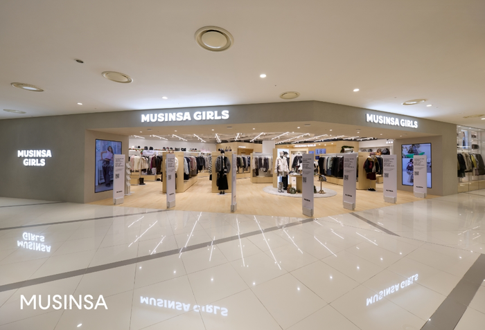 무신사 걸즈 영등포 타임스퀘어점 외부 전경