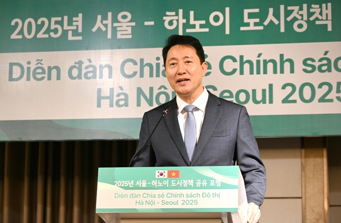 오세훈 서울시장이 5일 롯데호텔 하노이에서 열린 '2025 서울-하노이 도시정책 공유 포럼'에서 인사말 하고 있다. 사진=서울시 제공