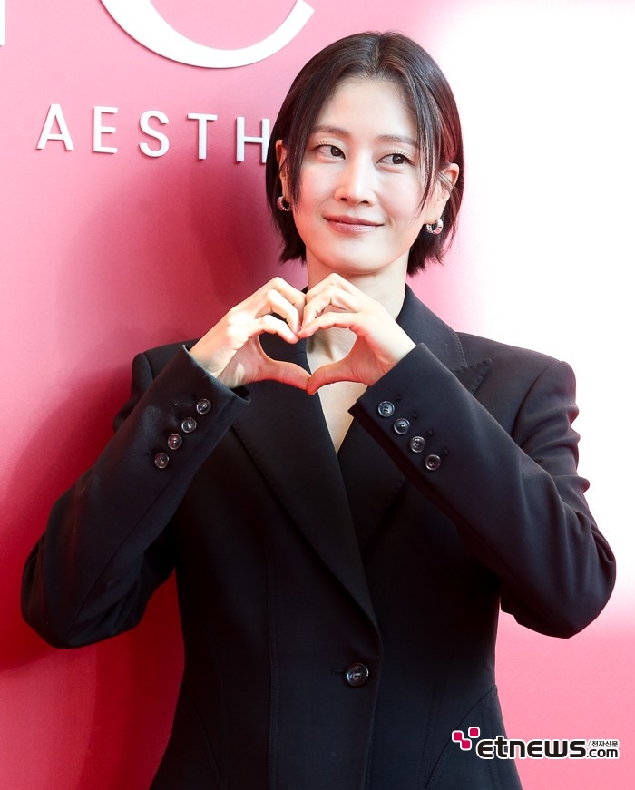 [ET포토] 이현이, '조각같은 하트'