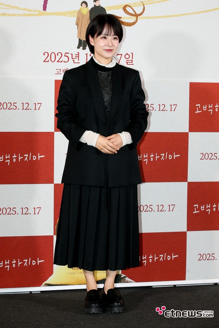 [ET포토] 류현경, '감독 베우 베급까지 혼자 다해요'