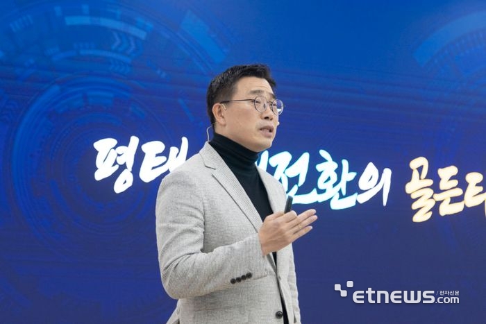 최원용 더불어평택미래연구소 대표가 8일 송탄 농협 본점에서 평택시장 출마를 공식 선언했다.