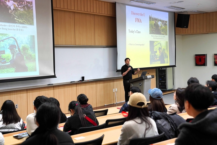 유타대 아시아캠퍼스는 6일 고교생과 학부모를 대상으로 개최한 전공·진로 체험 행사 'Discover the U'를 진행했다. (사진=유타대 아시아캠퍼스)
