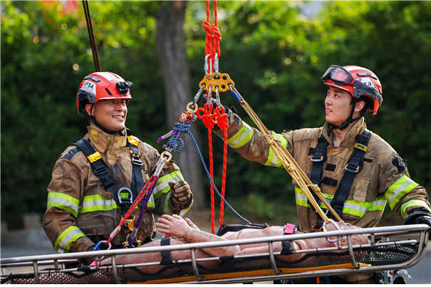 송민서씨의 '구조 훈련'. 한국철강협회