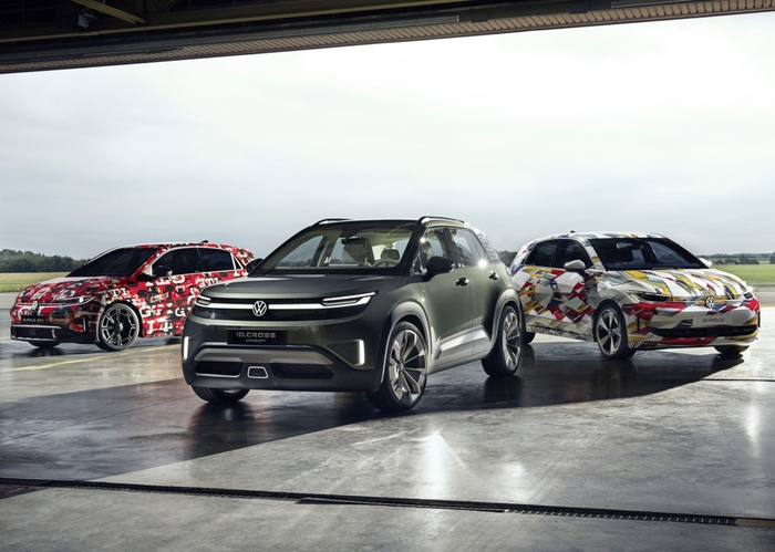 왼쪽부터 폭스바겐의 ID.폴로 GTI, ID.크로스 콘셉트, ID.폴로