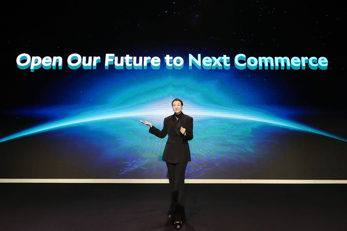 조현민 한진 사장이 언박싱데이 2025 주제발표를 진행하고 있다.