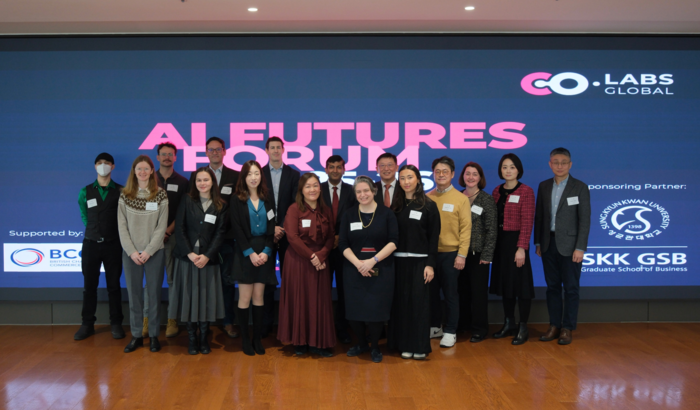 'AI Futures 포럼' 참가자들이 기념 촬영을 하고 있다.(사진=성균관대)