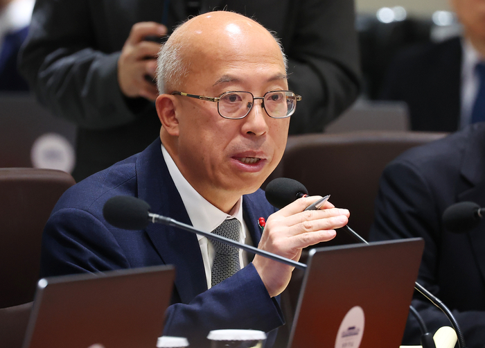 답변하는 조원철 법제처장
     (서울=연합뉴스) 김도훈 기자 = 조원철 법제처장이 9일 서울 용산 대통령실에서 열린 국무회의에서 이재명 대통령의 질문에 답변하고 있다. 2025.12.9
     superdoo82@yna.co.kr
 (끝)