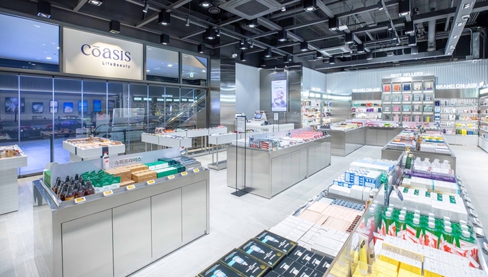 10일 경기도 남양주시에 위치한 현대프리미엄아울렛 스페이스원에서 오픈한 현대홈쇼핑의 뷰티 편집숍 '코아시스(Coasis)' 매장 전경.